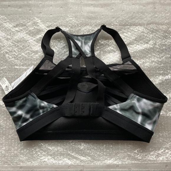 Victoria Secret maximum support sports bra Size 32C - Picture 2 of 6